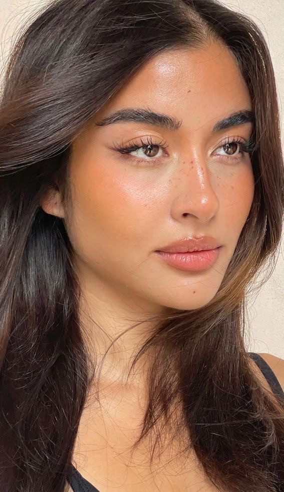 Sun kissed: тренд на макияж с эффектом загорелой кожи — носим как Эльза Хоск, Эмили Ратаковски и Хейли Бибер (фото 15)