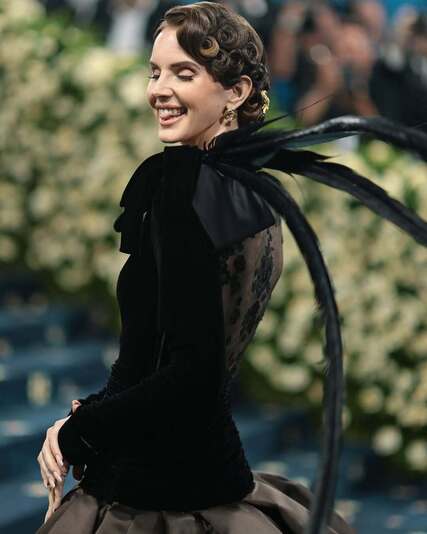 Главный бьюти-тренд Met Gala 2025 — укладка Kiss Curls, как у Дуа Липы и Сидни Суини. Туториал от стилистов (фото 20)