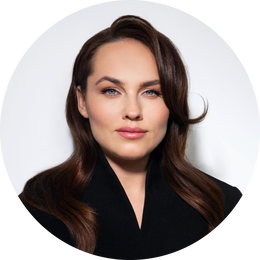 Главный бьюти-тренд Met Gala 2025 — укладка Kiss Curls, как у Дуа Липы и Сидни Суини. Туториал от стилистов (фото 19)