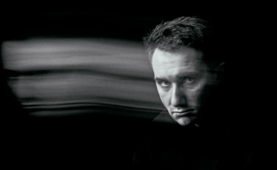 «Мертвые души» и «Гамлет»: лучшие спектакли уходящего сезона, на которые вы еще успеваете сходить — выбор BURO. (фото 4)