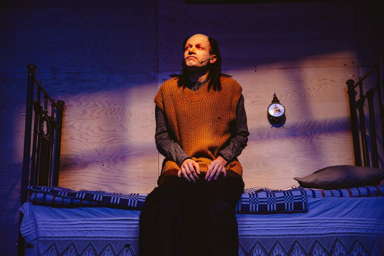 «Мертвые души» и «Гамлет»: лучшие спектакли уходящего сезона, на которые вы еще успеваете сходить — выбор BURO. (фото 7)