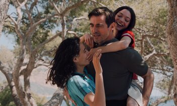 Изъяны общества потребления и летняя меланхолия: какой получилась экранизация романа Франсуазы Саган «Здравствуй, грусть!» (фото 17)