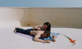 Изъяны общества потребления и летняя меланхолия: какой получилась экранизация романа Франсуазы Саган «Здравствуй, грусть!» (фото 16)