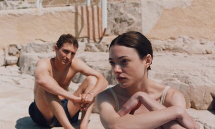 Изъяны общества потребления и летняя меланхолия: какой получилась экранизация романа Франсуазы Саган «Здравствуй, грусть!» (фото 4)