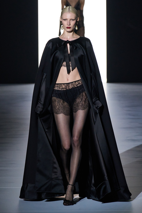 Сицилия, леопард, кресты и католические символы: Dolce&Gabbana — 40 лет (фото 23)