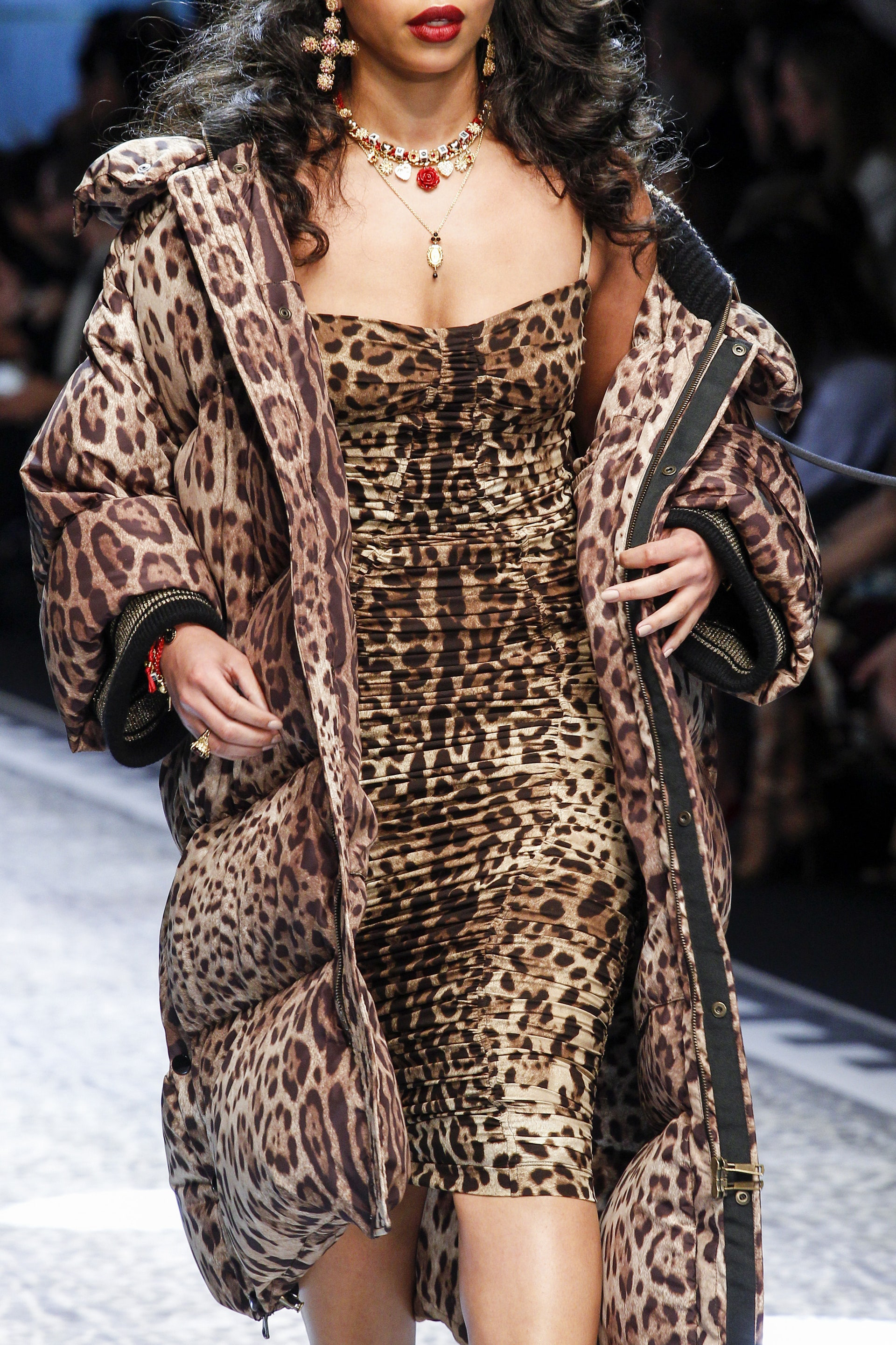 Сицилия, леопард, кресты и католические символы: Dolce&Gabbana — 40 лет (фото 48)