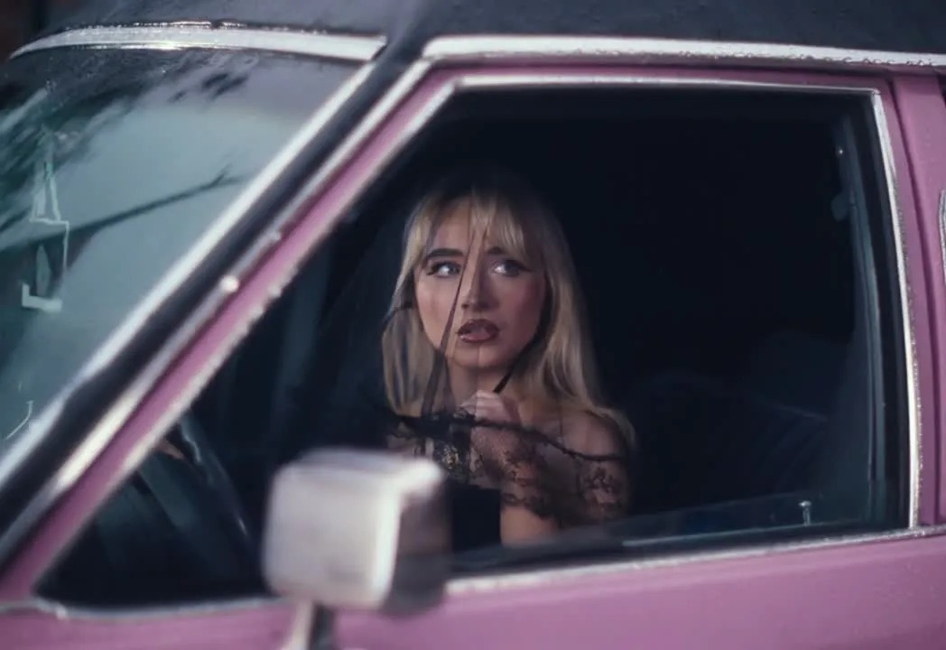 От звезды Disney до поп-иконы: феномен успеха Сабрины Карпентер — певицы и подруги Тейлор Свифт (фото 44)