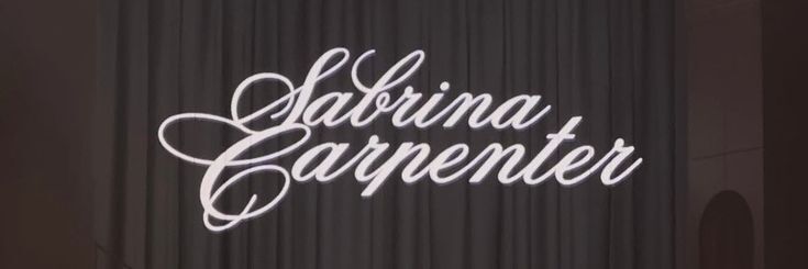 От звезды Disney до поп-иконы: феномен успеха Сабрины Карпентер — певицы и подруги Тейлор Свифт (фото 43)