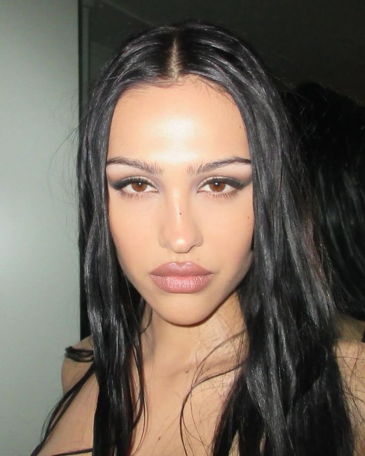 Cow lick eyebrows: тренд на лохматые брови — носим как Чарли XCX, Gabbriette и Дева Кассель (фото 15)