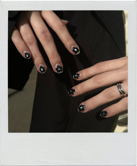 Глянцевые, «надутые» и «мыльные» ногти: главные тренды маникюра на лето 2025 (фото 7)