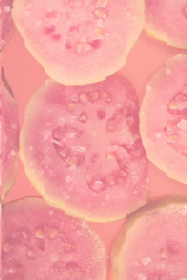 Guava Girl: тренд на макияж цвета тропического фрукта — носим как Селена Гомес, Эль Фаннинг и Фиби Дайневор (фото 2)