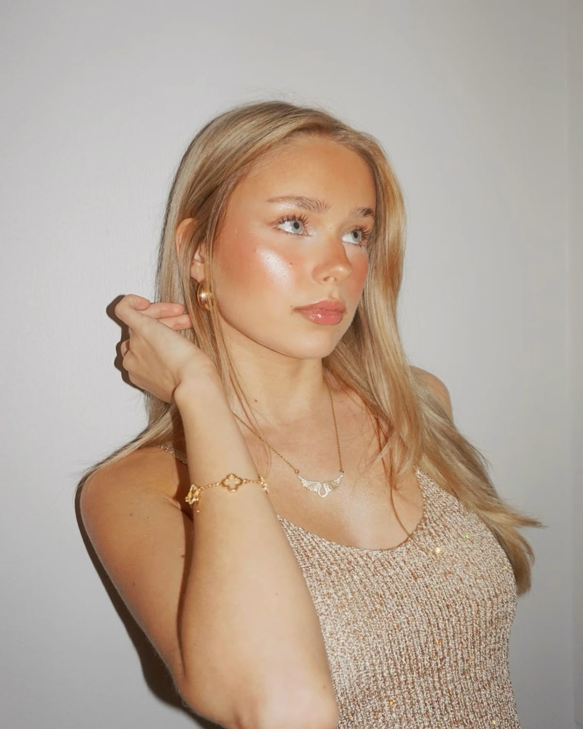 Scandinavian Girl: тренд на «северный» макияж — носим как Эльза Хоск, Матильда Джерф и Эмили Синдлев (фото 18)