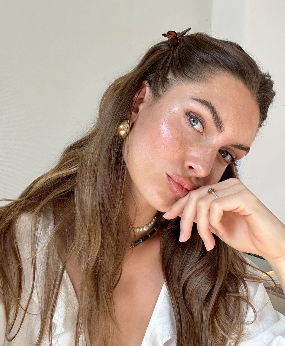 Scandinavian Girl: тренд на «северный» макияж — носим как Эльза Хоск, Матильда Джерф и Эмили Синдлев (фото 19)