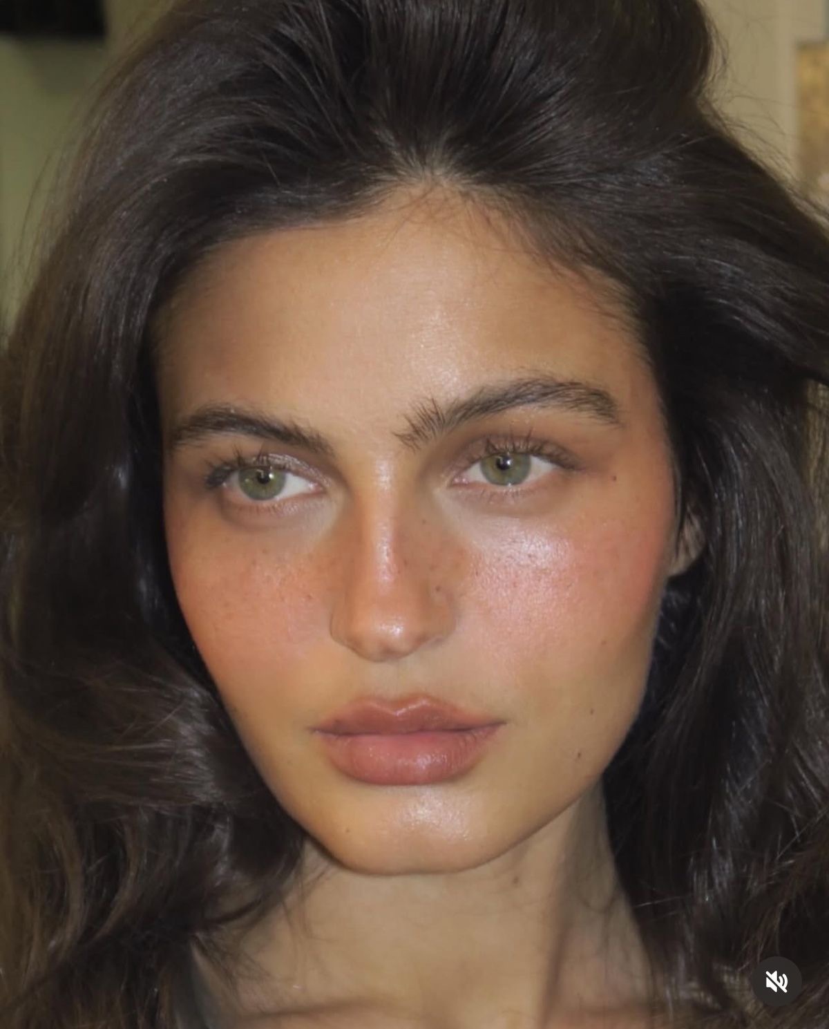 Scandinavian Girl: тренд на «северный» макияж — носим как Эльза Хоск, Матильда Джерф и Эмили Синдлев (фото 28)