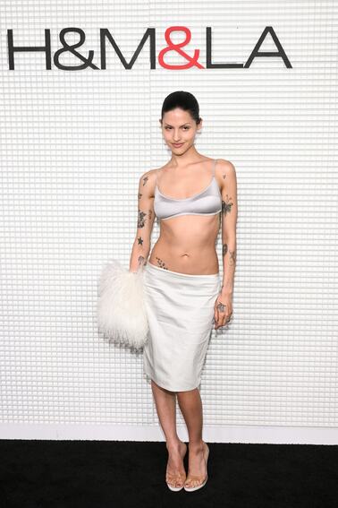 Габриетт — 28! Собираем образы в стиле королевы succubus chic (фото 33)