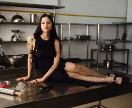 Габриетт — 28! Собираем образы в стиле королевы succubus chic (фото 19)