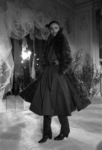 Fendi — 100 лет: от мастерской на Via del Plebiscito до шоу под Колизеем (фото 34)