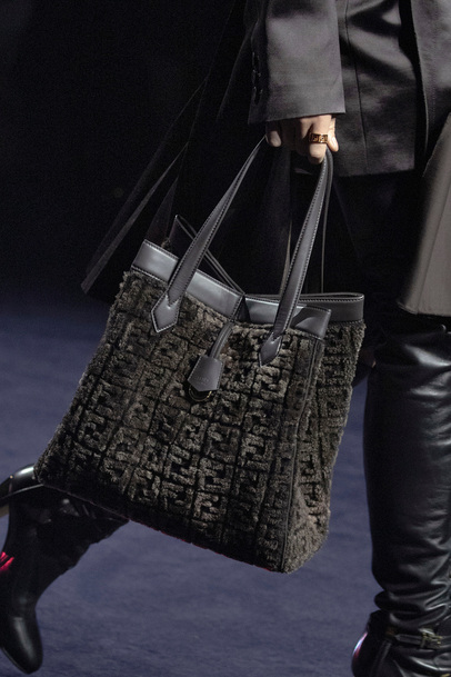 Fendi — 100 лет: от мастерской на Via del Plebiscito до шоу под Колизеем (фото 169)