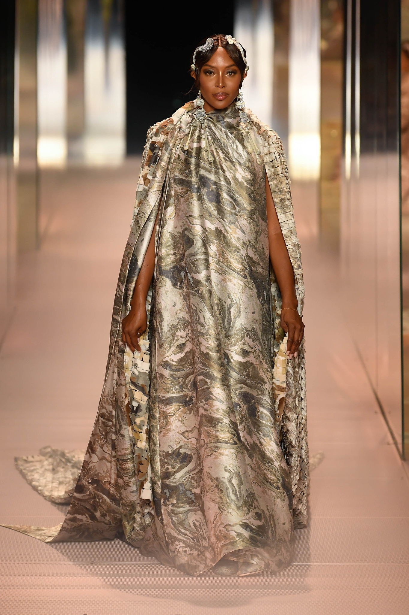 Fendi — 100 лет: от мастерской на Via del Plebiscito до шоу под Колизеем (фото 148)