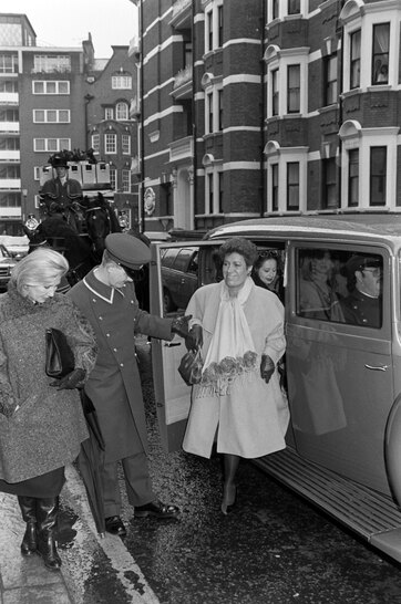 Fendi — 100 лет: от мастерской на Via del Plebiscito до шоу под Колизеем (фото 72)