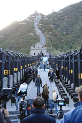 Fendi — 100 лет: от мастерской на Via del Plebiscito до шоу под Колизеем (фото 104)