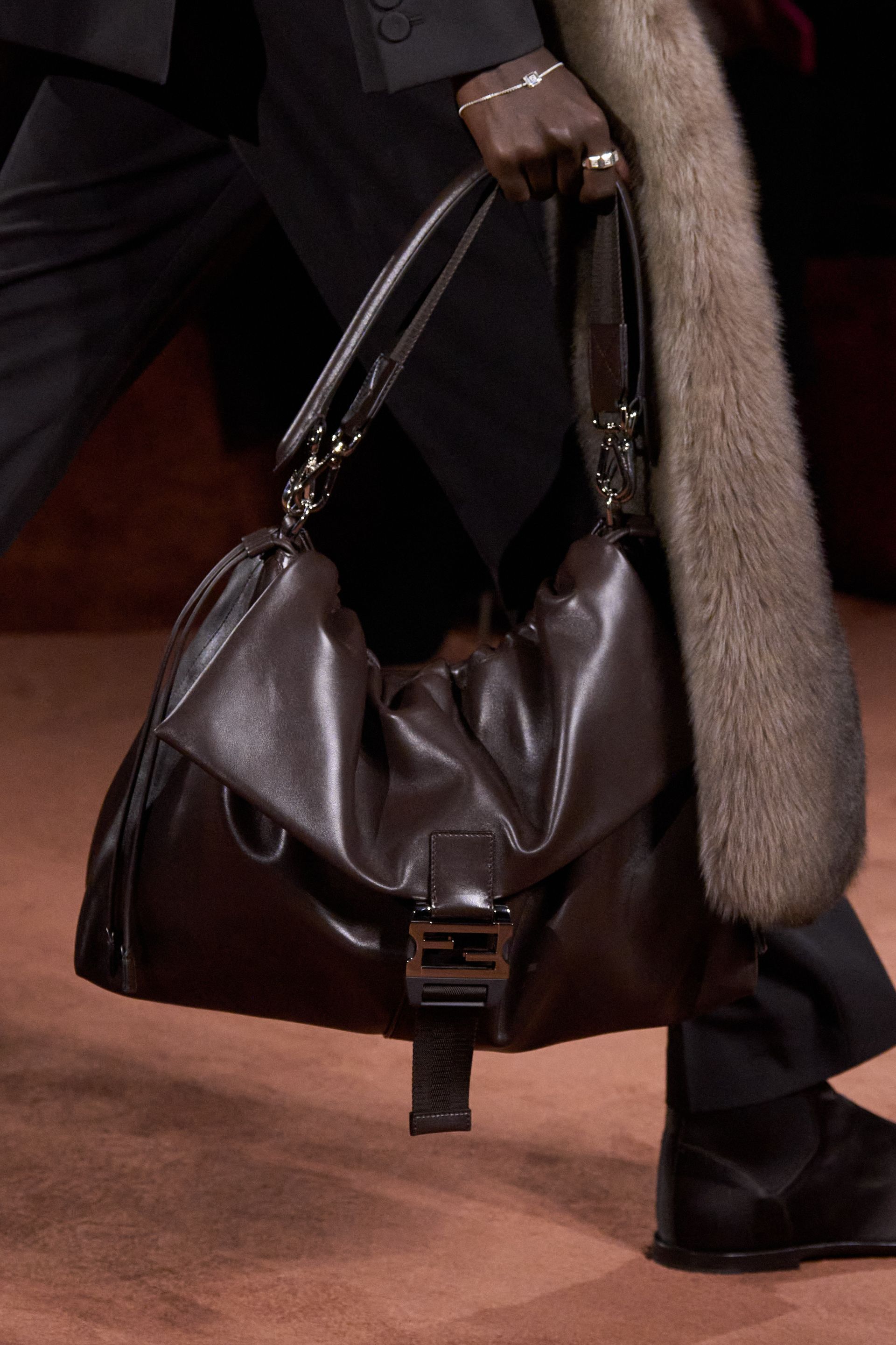 Fendi — 100 лет: от мастерской на Via del Plebiscito до шоу под Колизеем (фото 171)