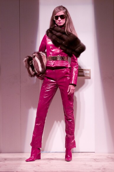 Fendi — 100 лет: от мастерской на Via del Plebiscito до шоу под Колизеем (фото 40)