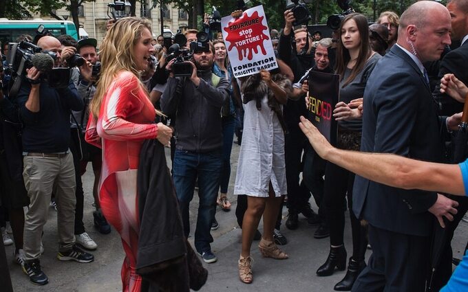 Fendi — 100 лет: от мастерской на Via del Plebiscito до шоу под Колизеем (фото 117)