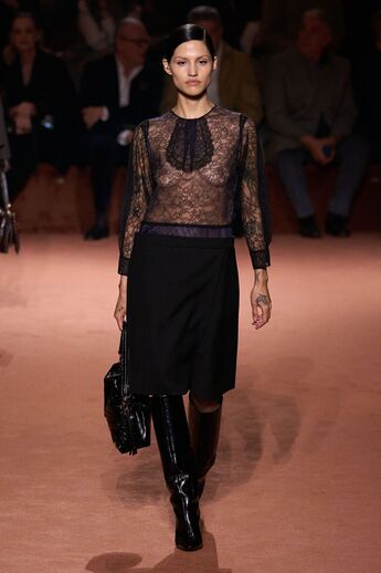 Fendi — 100 лет: от мастерской на Via del Plebiscito до шоу под Колизеем (фото 179)