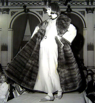 Fendi — 100 лет: от мастерской на Via del Plebiscito до шоу под Колизеем (фото 30)