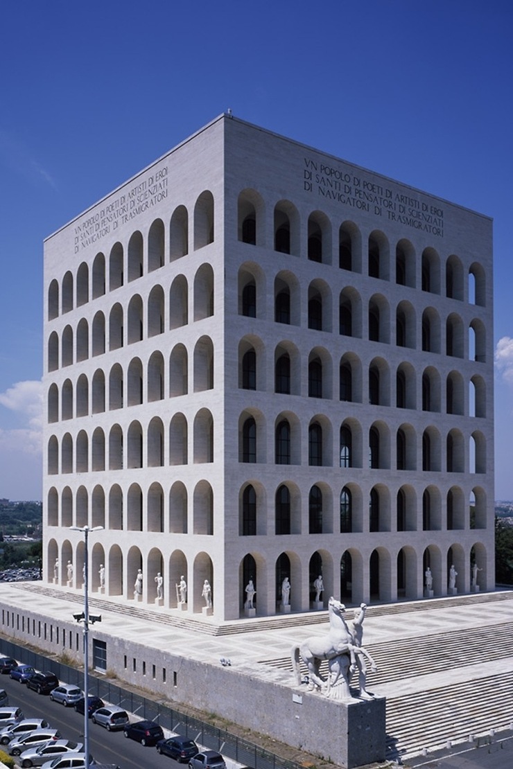 Fendi — 100 лет: от мастерской на Via del Plebiscito до шоу под Колизеем (фото 121)