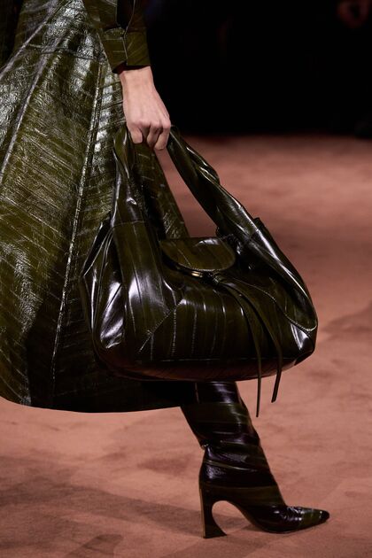 Fendi — 100 лет: от мастерской на Via del Plebiscito до шоу под Колизеем (фото 172)