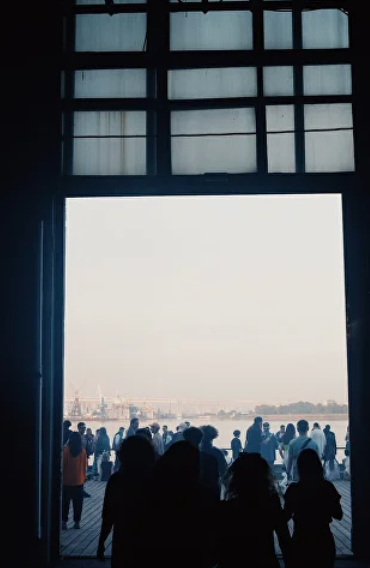 Лекции по литературе и концерты инди-музыки: планы редакции BURO. на последние три недели лета (фото 14)