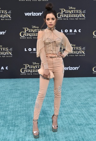 От звезды Disney до Уэнздей Аддамс: эволюция стиля Дженны Ортеги (фото 16)