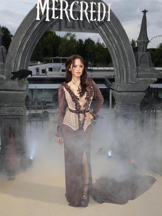 От звезды Disney до Уэнздей Аддамс: эволюция стиля Дженны Ортеги (фото 64)