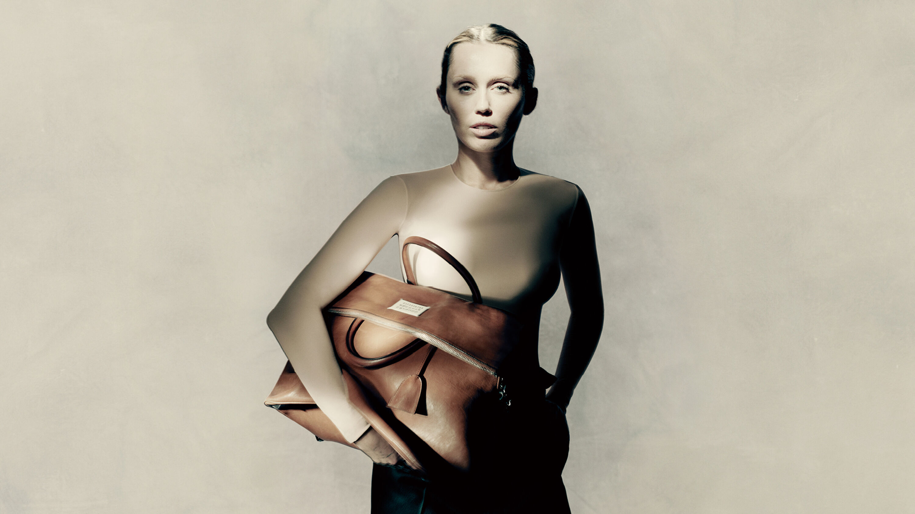 Рекламные кампании осень-зима 2025 как инструкция по применению (фото 47)