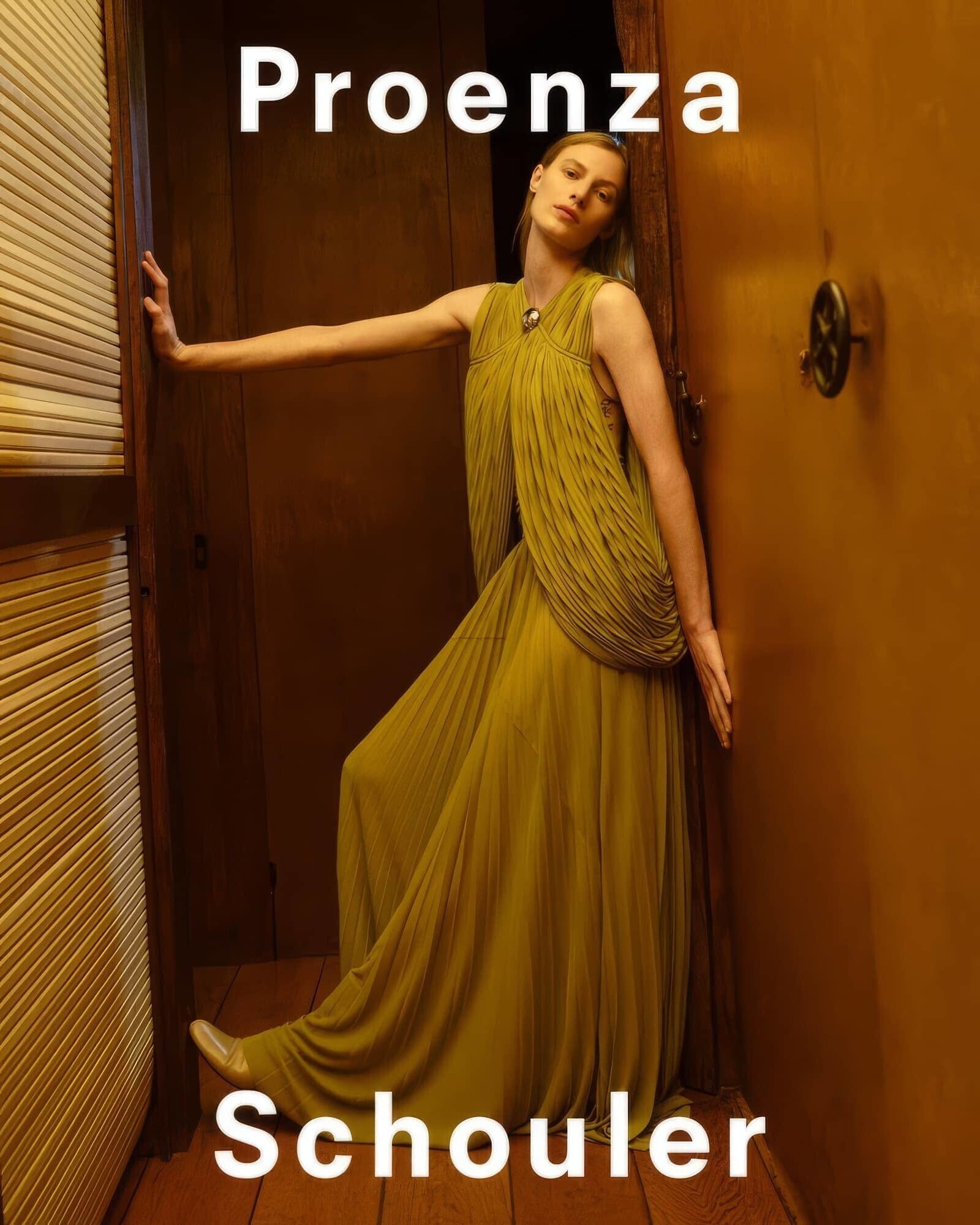 Рекламные кампании осень-зима 2025 как инструкция по применению (фото 53)