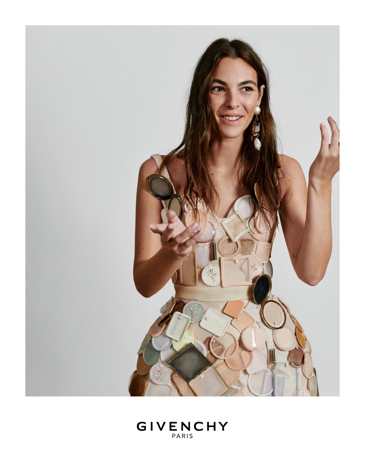 Рекламные кампании осень-зима 2025 как инструкция по применению (фото 49)