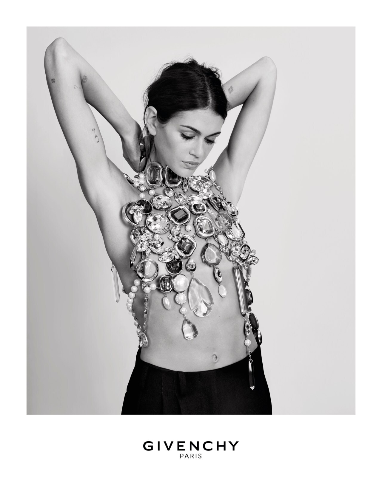 Рекламные кампании осень-зима 2025 как инструкция по применению (фото 48)