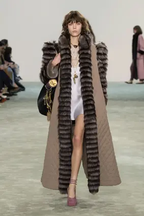 «Комбинации» на выход: 20 платьев в бельевом стиле (фото 12)