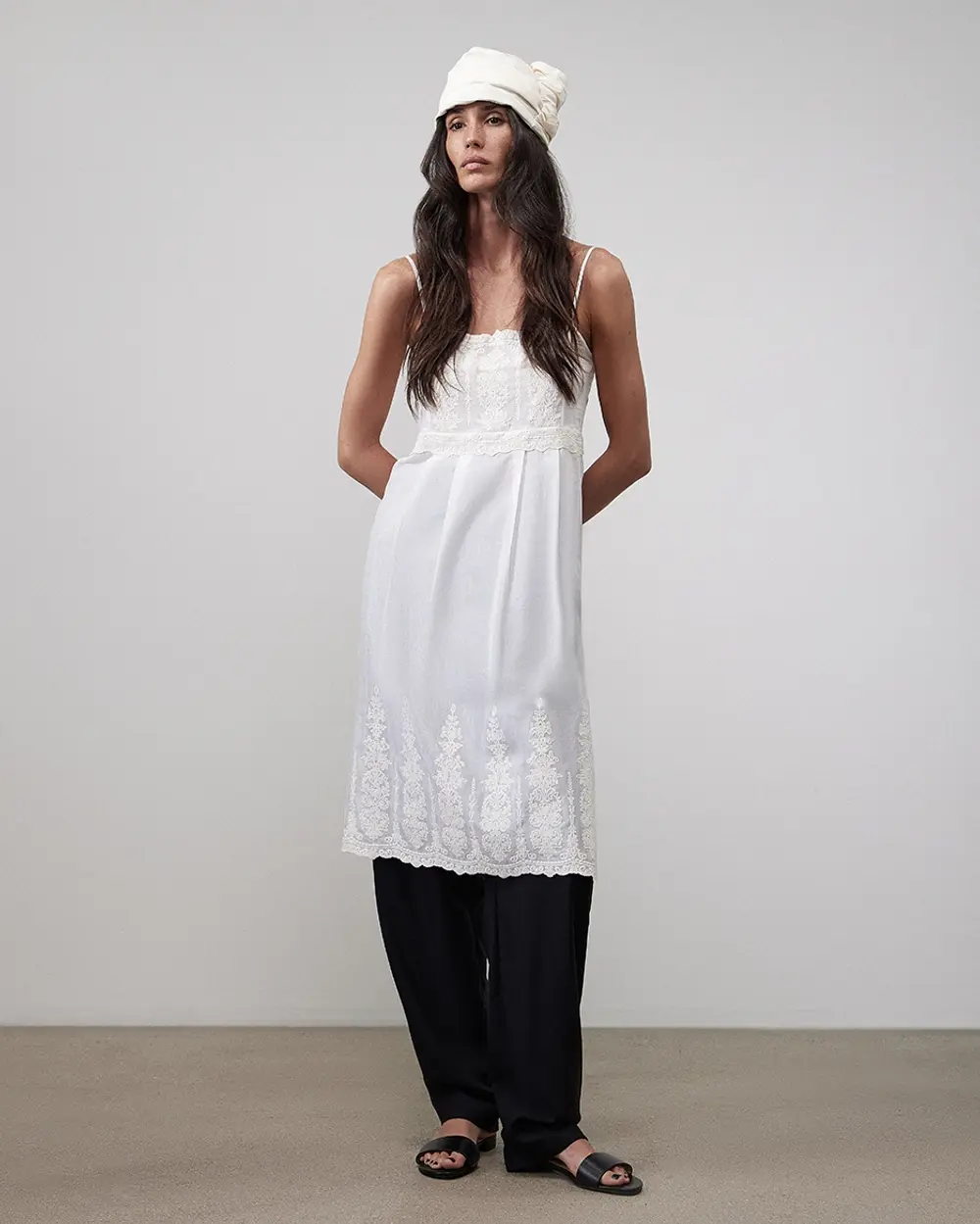 «Комбинации» на выход: 20 платьев в бельевом стиле (фото 33)