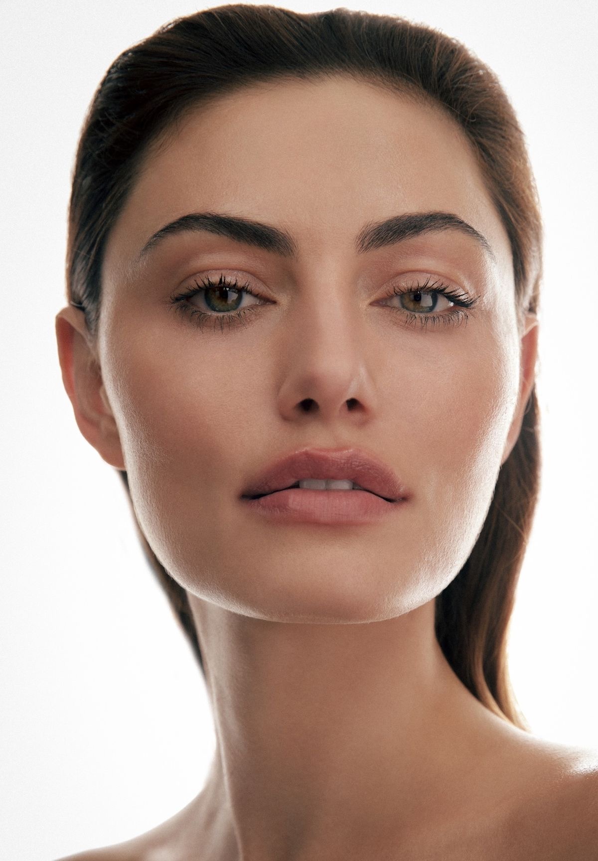 Glitter Eyeshadow: тренд на глазированные тени — носим как Кейт Мосс, Ирина Шейк и Дуа Липа (фото 26)