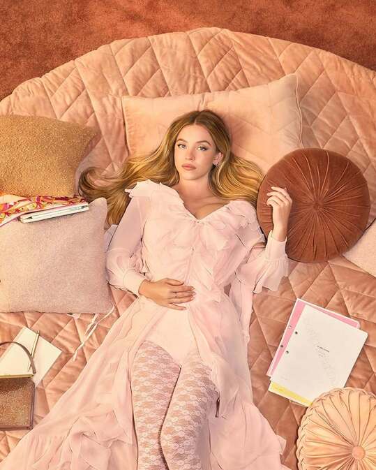 Упорная, красивая и немного скандальная: почему мы любим Сидни Суини (фото 57)