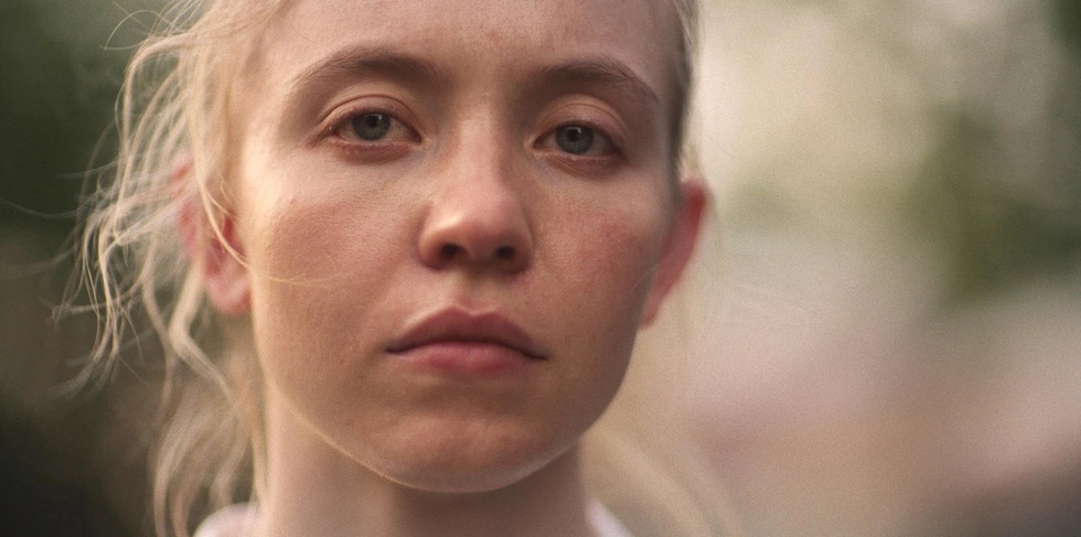 Упорная, красивая и немного скандальная: почему мы любим Сидни Суини (фото 22)