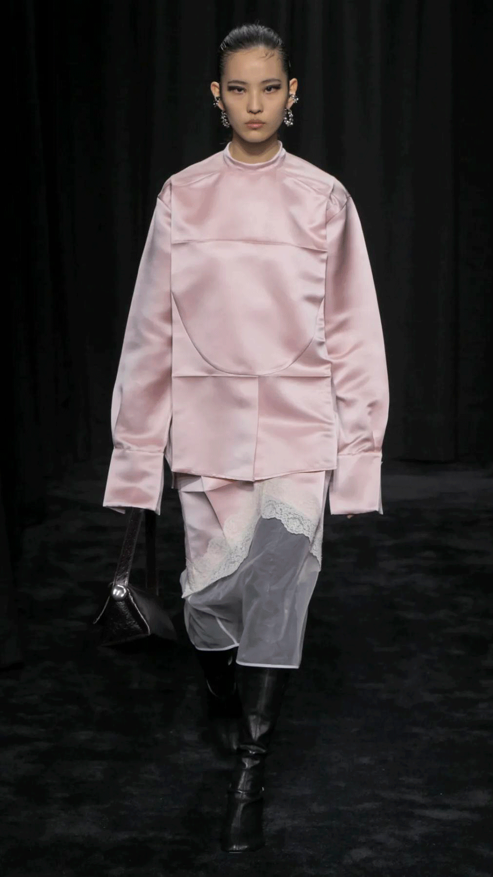 Chanel, Balenciaga и Versace: самые ожидаемые коллекции весна-лето 2026. Выбор админов тг-каналов (фото 11)