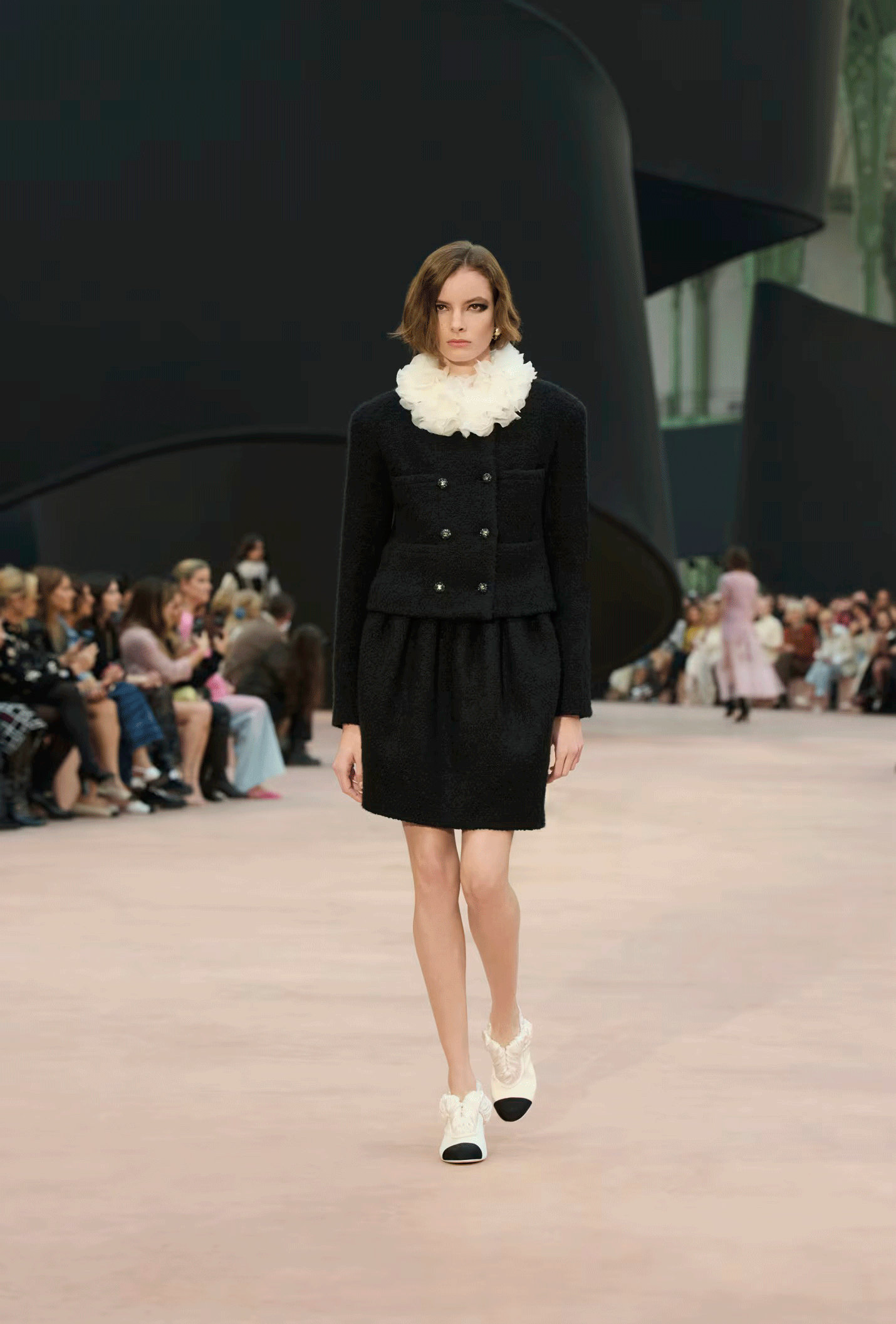 Chanel, Balenciaga и Versace: самые ожидаемые коллекции весна-лето 2026. Выбор админов тг-каналов (фото 5)