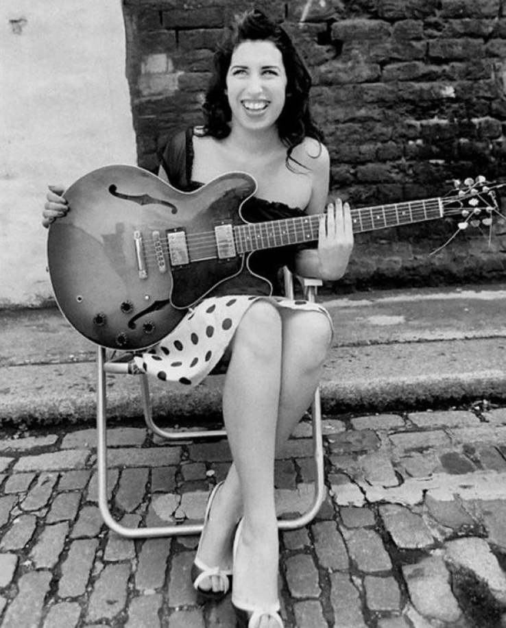 «Back to Black», «Rehab» и «Valerie»: за какие треки мир должен благодарить Эми Уайнхаус (фото 16)