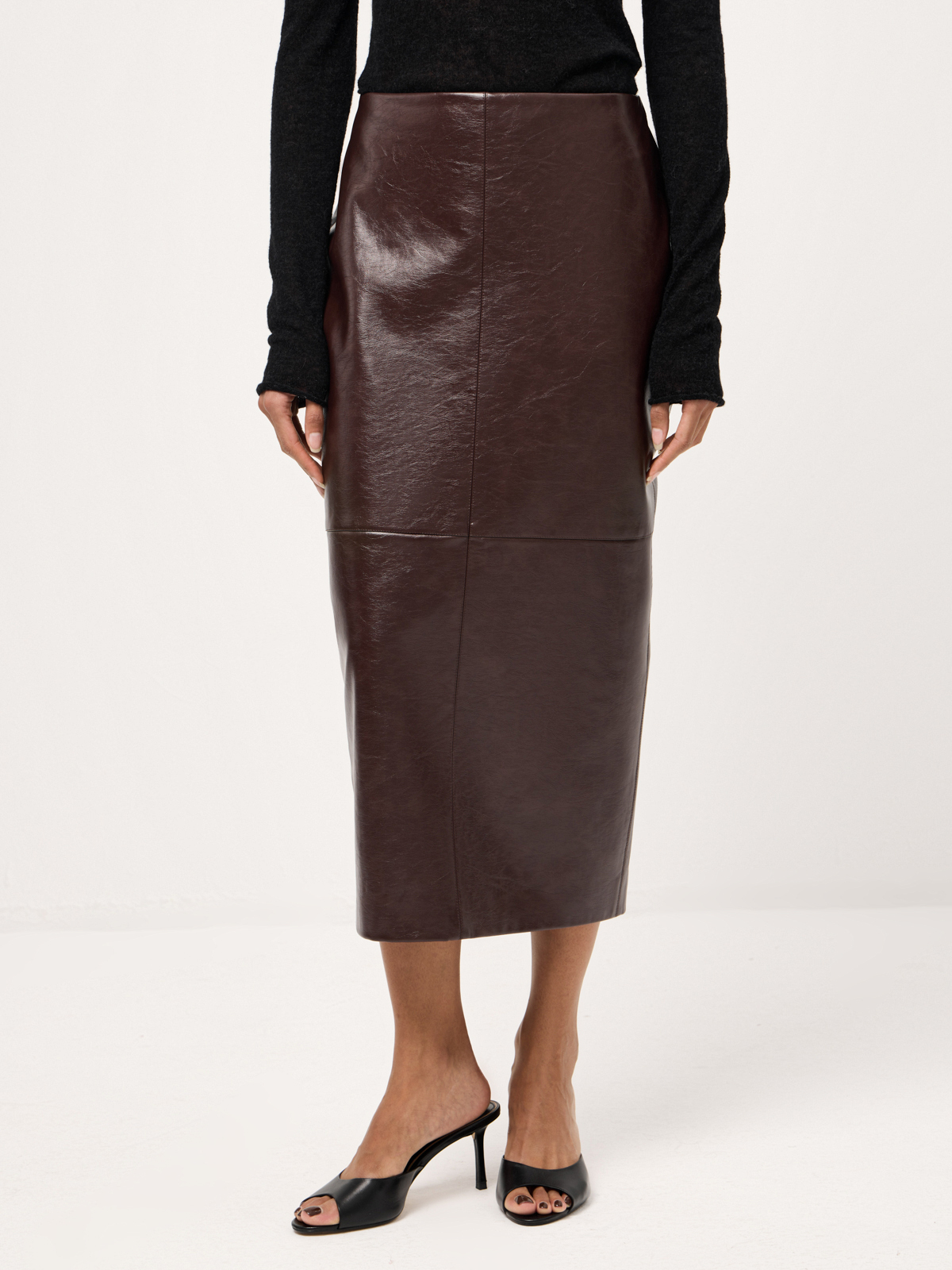 Самая нужная вещь сезона осень-зима 2025? Конечно, юбка-карандаш. Вот 15 модных вариантов (фото 19)