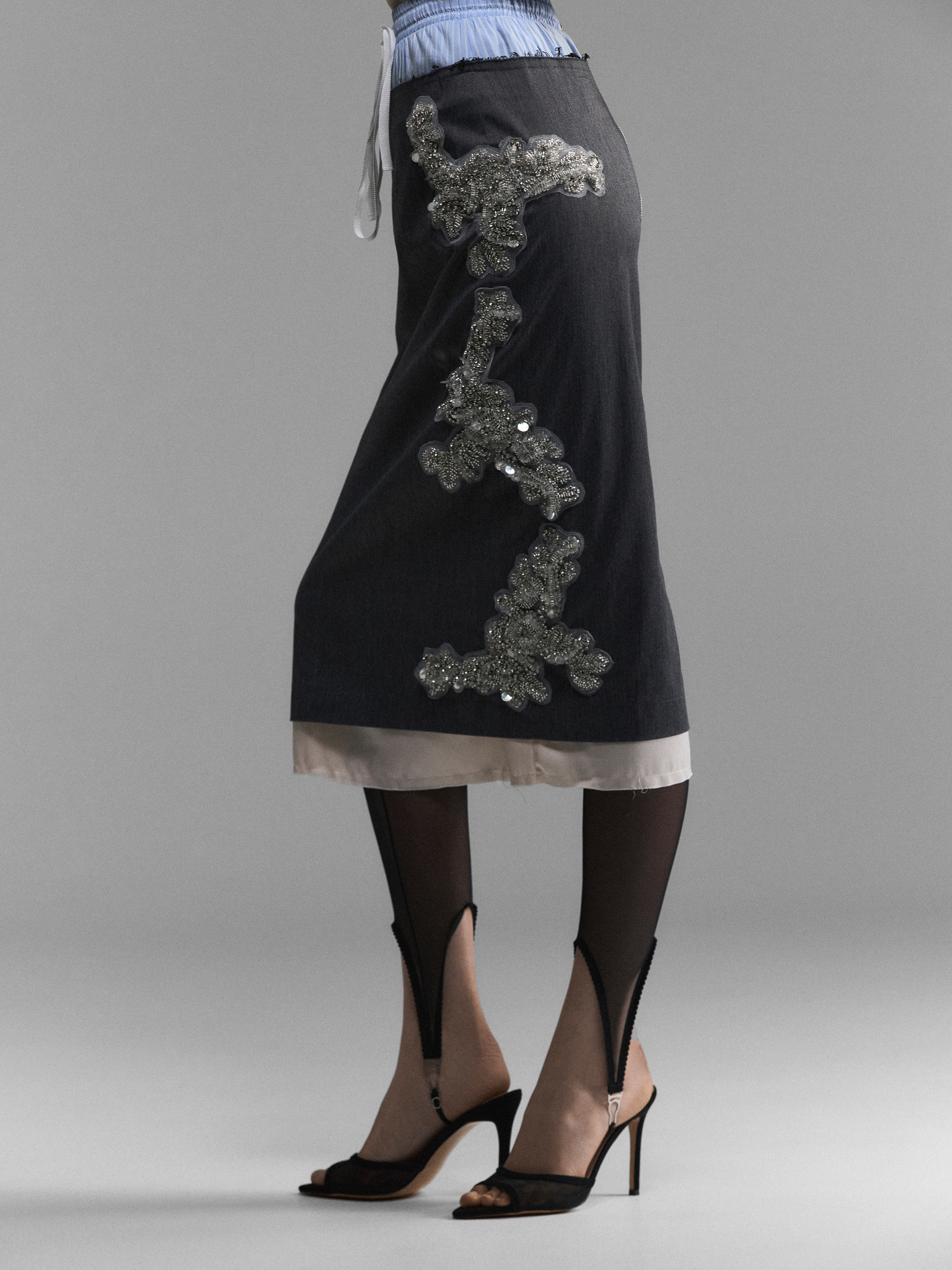 Самая нужная вещь сезона осень-зима 2025? Конечно, юбка-карандаш. Вот 15 модных вариантов (фото 21)