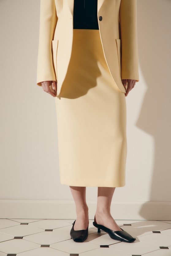 Самая нужная вещь сезона осень-зима 2025? Конечно, юбка-карандаш. Вот 15 модных вариантов (фото 20)